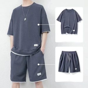 Conjunto Unissex CoolBreeze™ em Seda Gelo com Camiseta + Shorts
